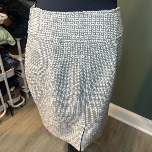 The Limited Grey Pencil Skirt Knee-Length Work Size 2 ❤️‍🔥 - Picture 4 of 5